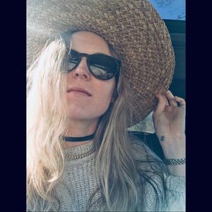 Meet your Posher, Caroline